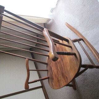 木製の揺り椅子