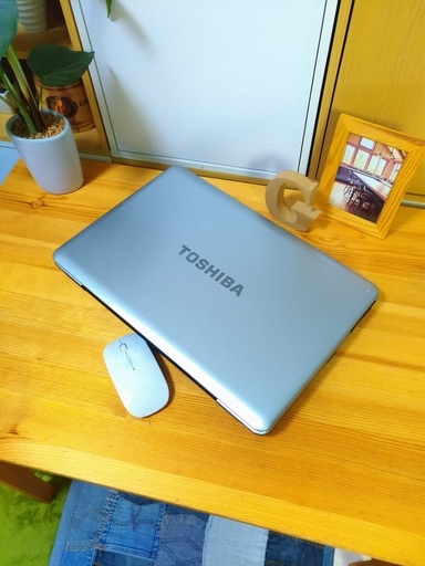 corei3で高性能！　綺麗で可愛いモダンシルバー♪　大容量500GB☆　高性能corei3　メモリ4G　　東芝　dynabook　Satellite　大画面　最新Windows10　64Bit　銀色　高級感　15.6インチ　　テンキー付き　マウス付き 　ノートパソコン　無線LAN　Wi-Fi対応 　DVDドライブ