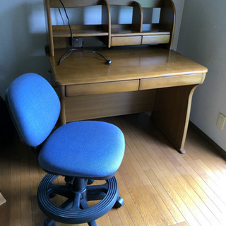 交渉中 学習机と椅子