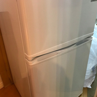 BESTEK 冷蔵庫 小型 冷凍冷蔵庫 直冷式 2ドア 85L ...