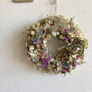 紫陽花と瑠璃玉ちゃんと花々のリース 受注制作紫陽花とるり玉ちゃんのナチュラルリース