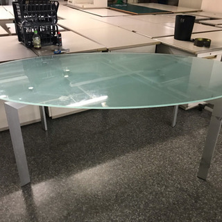 大型強化ガラステーブル(楕円形)