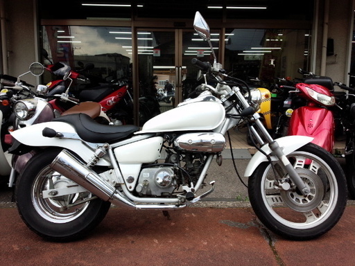 NO.2807　マグナ５０ （ＭＡＧＮＡ）　４サイクル クラッチ付き４速ミッション　パールホワイト　☆彡 NO.2807 マグナ50 （MAGNA） 4サイクル クラッチ付き4速