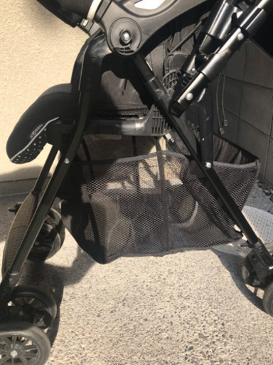 ベビーカー 黒