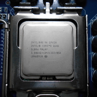 CPU Intel Core2Quad Q9650 3GHz 中...