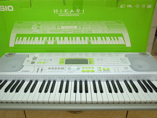 ☆ＣＡＳＩＯ　カシオ　キーボード　LKー202TV　光ナビゲーッション