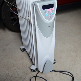 電気オイルヒーター　1300ｗ　　2011年製