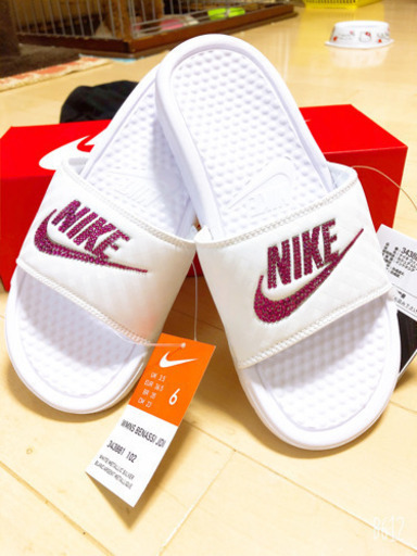 NIKEベナッシスワロデコ