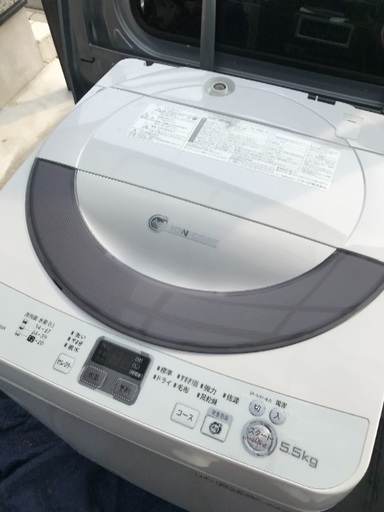 取引中2014年製シャープ全自動洗濯機容量5.5キロ千葉県内配送無料。設置無料。