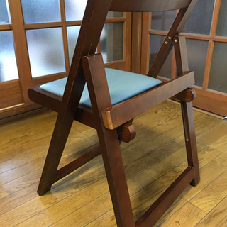 昭和レトロな折り畳み木製椅子