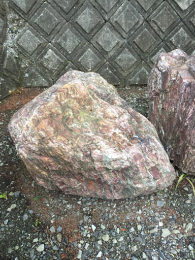 赤石と青石、庭石などにいかがでしょう