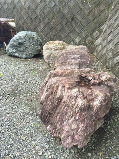 赤石と青石、庭石などにいかがでしょう