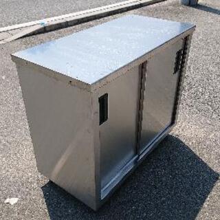 中古品  厨房用収納付き作業台お売りします。