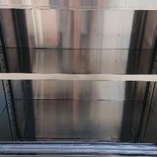 中古品  厨房用収納付き作業台お売りします。