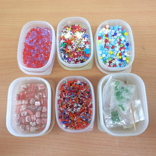 ▶ビーズ まとめて スパンコール アクセサリーパーツ テグス セット 大量 手芸 ペイペイ対応 札幌市西区西野 ▷ビーズ まとめて スパンコール アクセサリーパーツ テグス セット