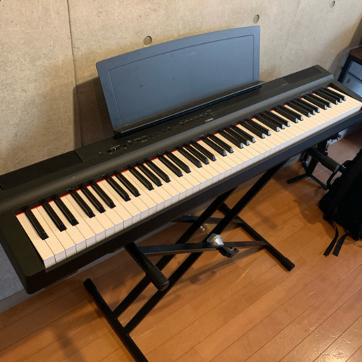 【美品/ほぼ新品】YAMAHA デジタルピアノ 2018年製 P-125B ピアノスタンド&イヤホン&保証書付