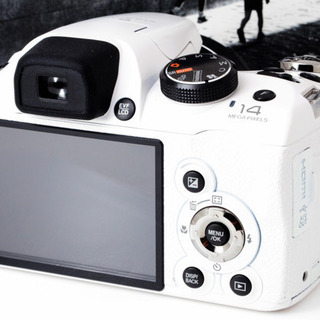 ○1400万画素○電子ファインダー○WIFI転送可能○富士フイルム S4500 ゆう