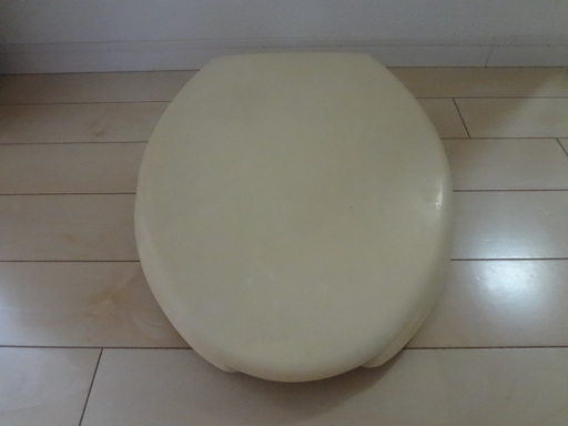 ◇トイレ便座　中古　※ウォシュレットなどは付いていません。