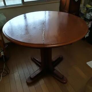 木製の丸テーブル(0円)