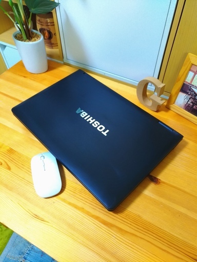 格安dynabook！　かっこ良くて高級感のあるマットブラック♪　美品☆　最新Windows10！　大容量320G！　高速デュアルコア★　メモリ4G　テンキー付き　東芝　dynabook　Satellite　大画面　最新Windows10　64Bit　黒　高級感　15.6インチ　マウス付き 　ノートパソコン　無線LAN　Wi-Fi対応 　DVDドライブ