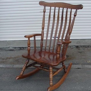 19N0062 値下げ!! 札幌 ロッキングチェア 木製 椅子 イス 肘付き 中古