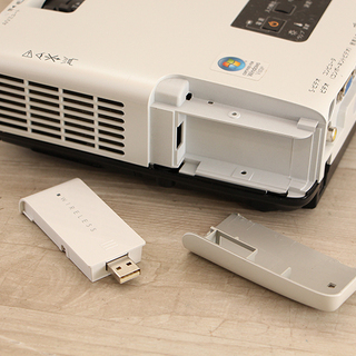 EPSON エプソン LCD PROJECTOR 液晶プロジェクター EB-1735W 100V 