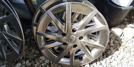車のパーツ プリウスα 純正アルミホイール 205/60R16
