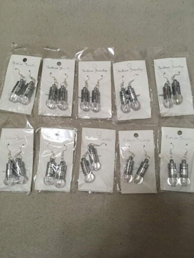 電球ピアス 10個セット 光る ピアス おもちゃ イベント あむあむ 吉成のその他の中古あげます 譲ります ジモティーで不用品の処分