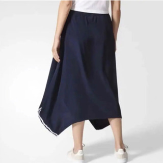 アディダスオリジナルス スリーストライプ ネイビー変形とホワイト