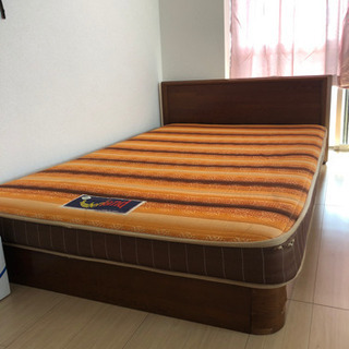 日本製の古いセミダブルベッド＋マットレス