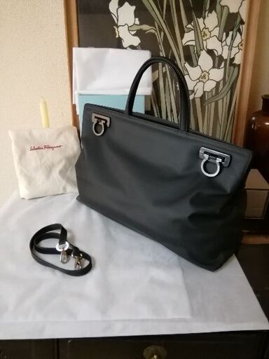 未使用近い美品。サルヴァトーレフェラガモ　Ferragamo　2wayトートバッグ