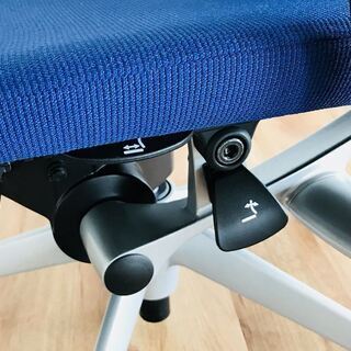 バロンチェア 中古 オカムラ バロン オフィスチェア シルバーフレーム ミディアムブルー 座クッション ハイバック 中古オフィス家具