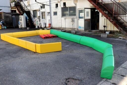 キッズコーナー キッズスペース 店舗　保育園 プレイルーム 緑　黄色　ブロック
