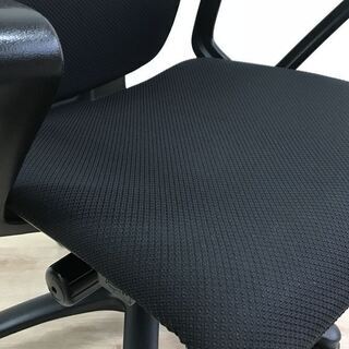アドフィットチェア 中古 オカムラ オフィスチェア 中古オフィス家具 クッション ブラック 肘付