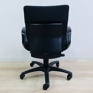アドフィットチェア 中古 オカムラ オフィスチェア 中古オフィス家具 クッション ブラック 肘付