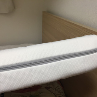 -IKEA-ベッド-マットレス-サイドテーブル-