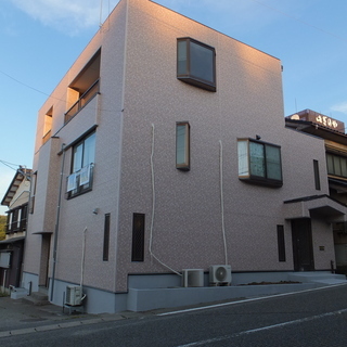 村上市瀬波温泉売ビル　3階建　1580万円　建物297㎡　...