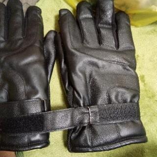 黒の革手袋