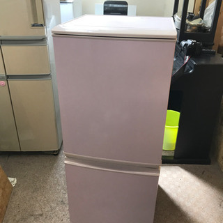 SHARP 可愛いピンクの冷蔵庫  