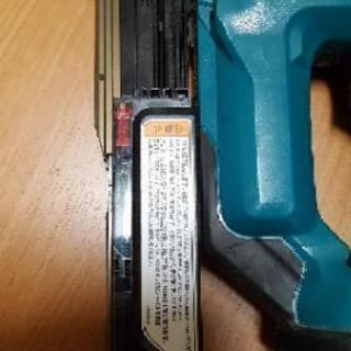 マキタの充電式ピンタッカー