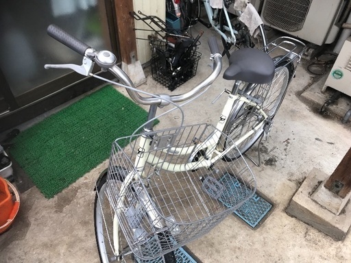 26型ギア無し自転車白売ります。