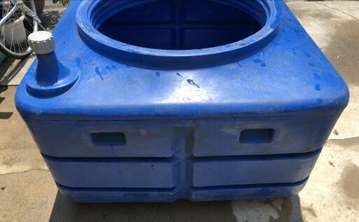 お話中　活魚タンク　水貯め容器