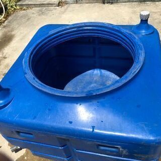お話中　活魚タンク　水貯め容器