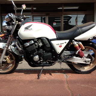 NO.2830　ＣＢ４００ＳＦ-ＶｅｒｓｉｏｎＳ　水冷４サイクルＤＯＨＣ１６バルブ４気筒４００ｃｃ　ホワイト＆レッドライン　☆彡
