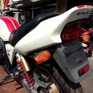 NO.2830　ＣＢ４００ＳＦ-ＶｅｒｓｉｏｎＳ　水冷４サイクルＤＯＨＣ１６バルブ４気筒４００ｃｃ　ホワイト＆レッドライン　☆彡