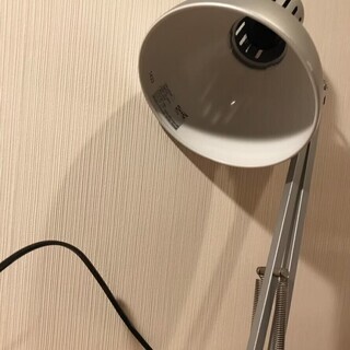 取引中【IKEA】おしゃれなデスクランプ