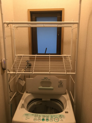 洗濯機と洗濯機用のシェルフ