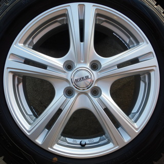 ＲＥＶＥＲＬＩＮＥ　１５インチ　フィット、ヴィッツ　スタッドレス付き