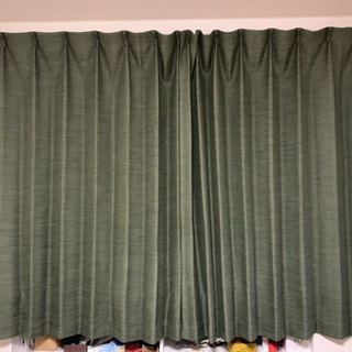 ニトリのカーテン（深緑）