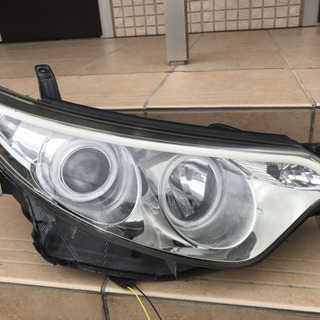  目立ち度200%！50エスティマ純正加工ライトです